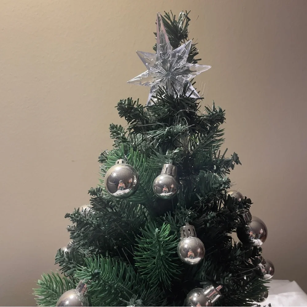 Thomas Kinkade Holiday Sparkle Fiber Optic Christmas Tree w/Moving Train & Music - Picture 5 of 12